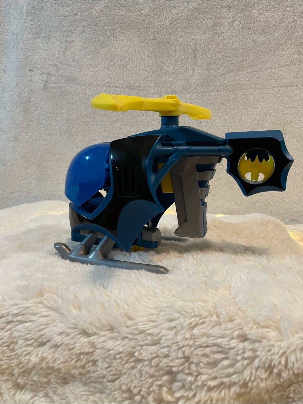 Batman Blue Rescue Chopper with Yellow Rotor - Picture 4 of 8